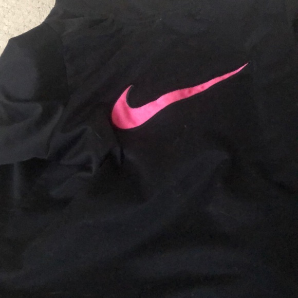 This is a girls size 10-12 Nike sweater! - Picture 4 of 4